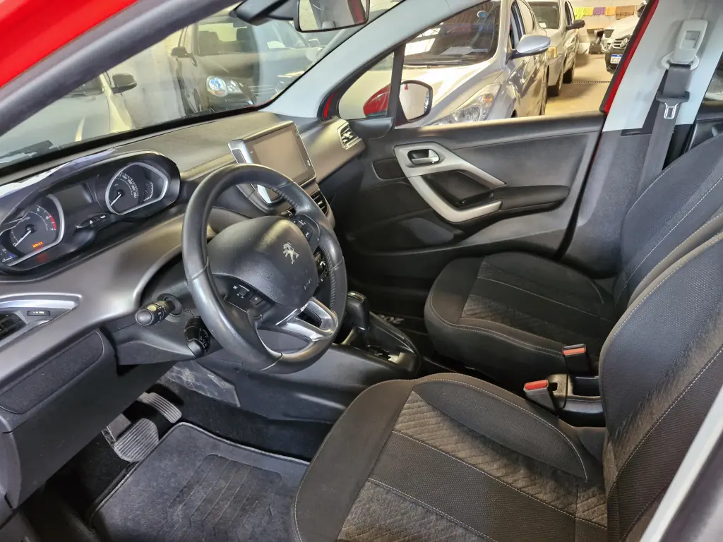 PEUGEOT 208 - Foto