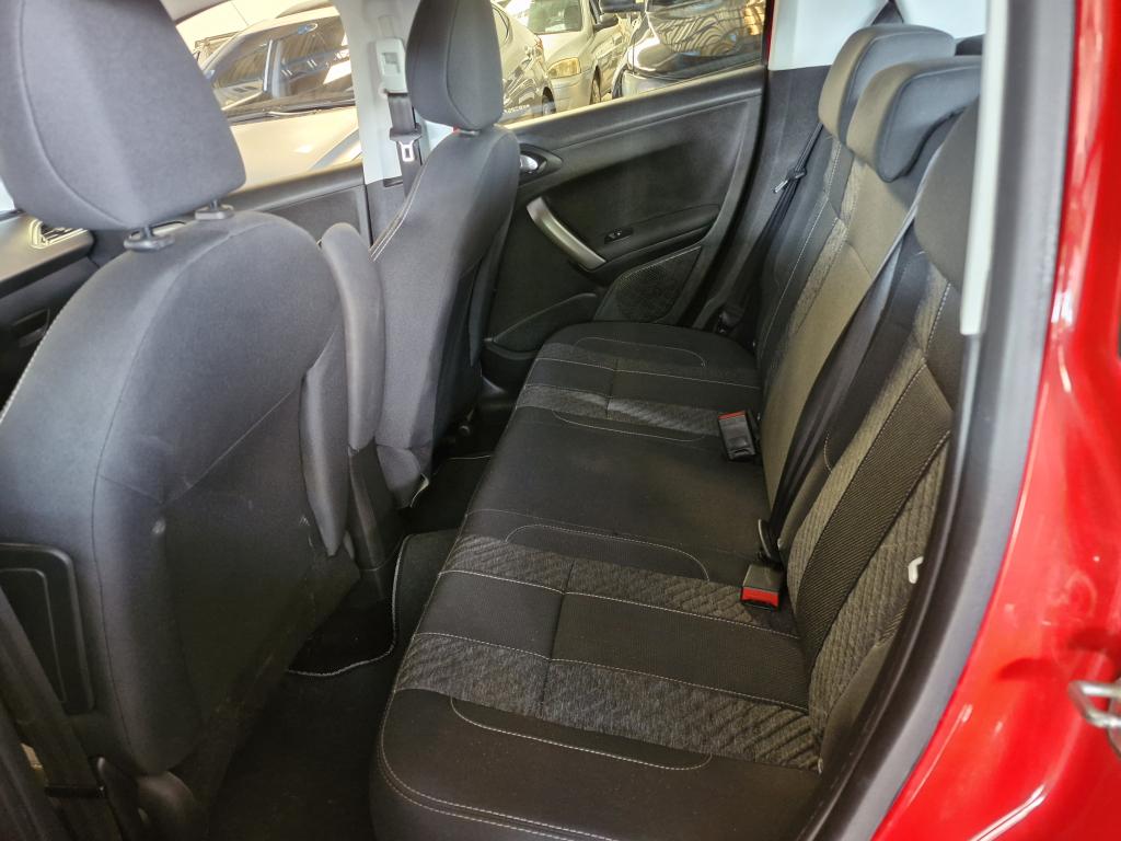PEUGEOT 208 - Foto