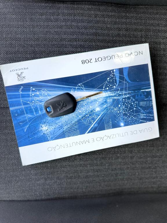 PEUGEOT 208 - Foto
