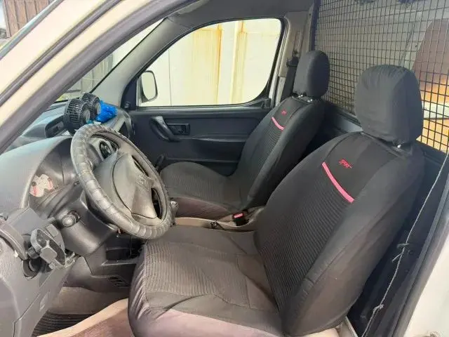 PEUGEOT Partner - Foto
