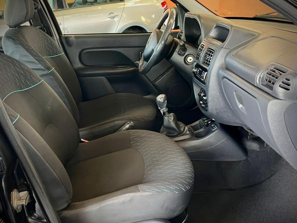 RENAULT Clio Hatch - Foto