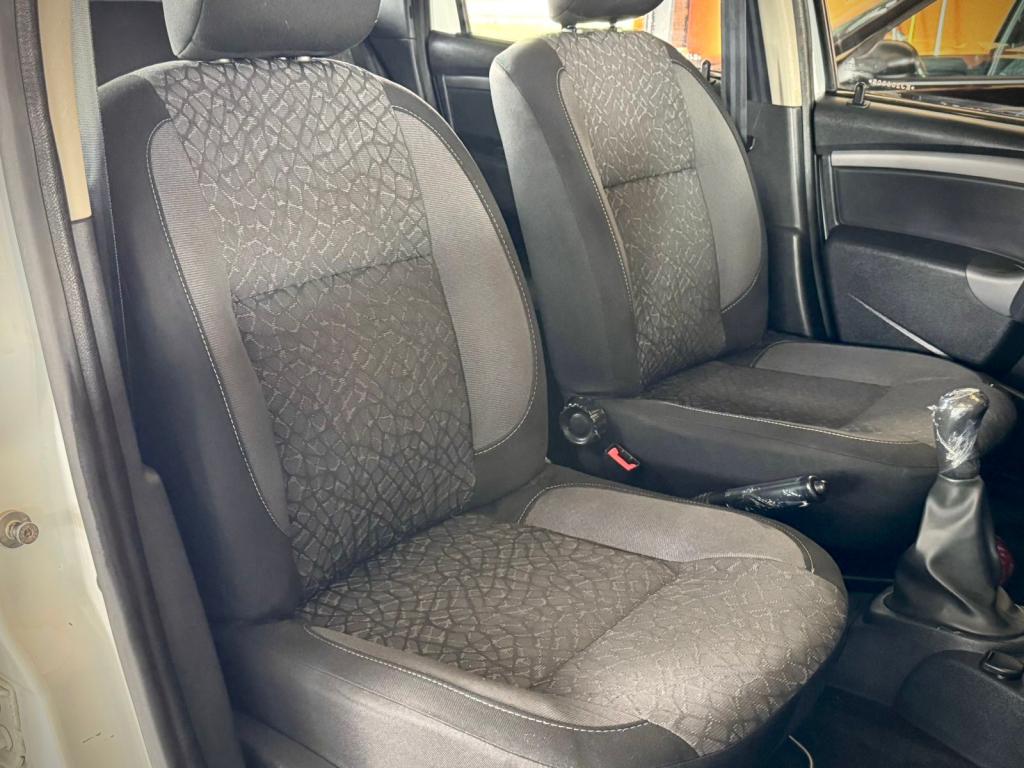 RENAULT Duster - Foto