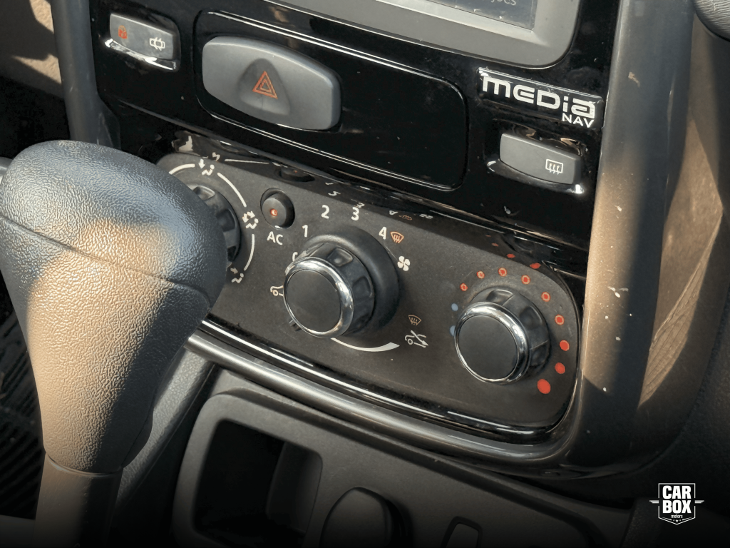 RENAULT Duster - Miniatura