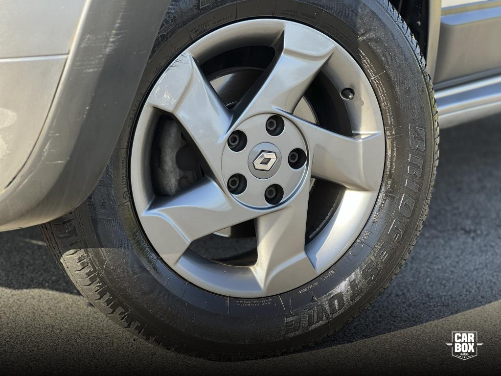 RENAULT Duster - Foto