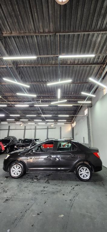 RENAULT Logan - Foto