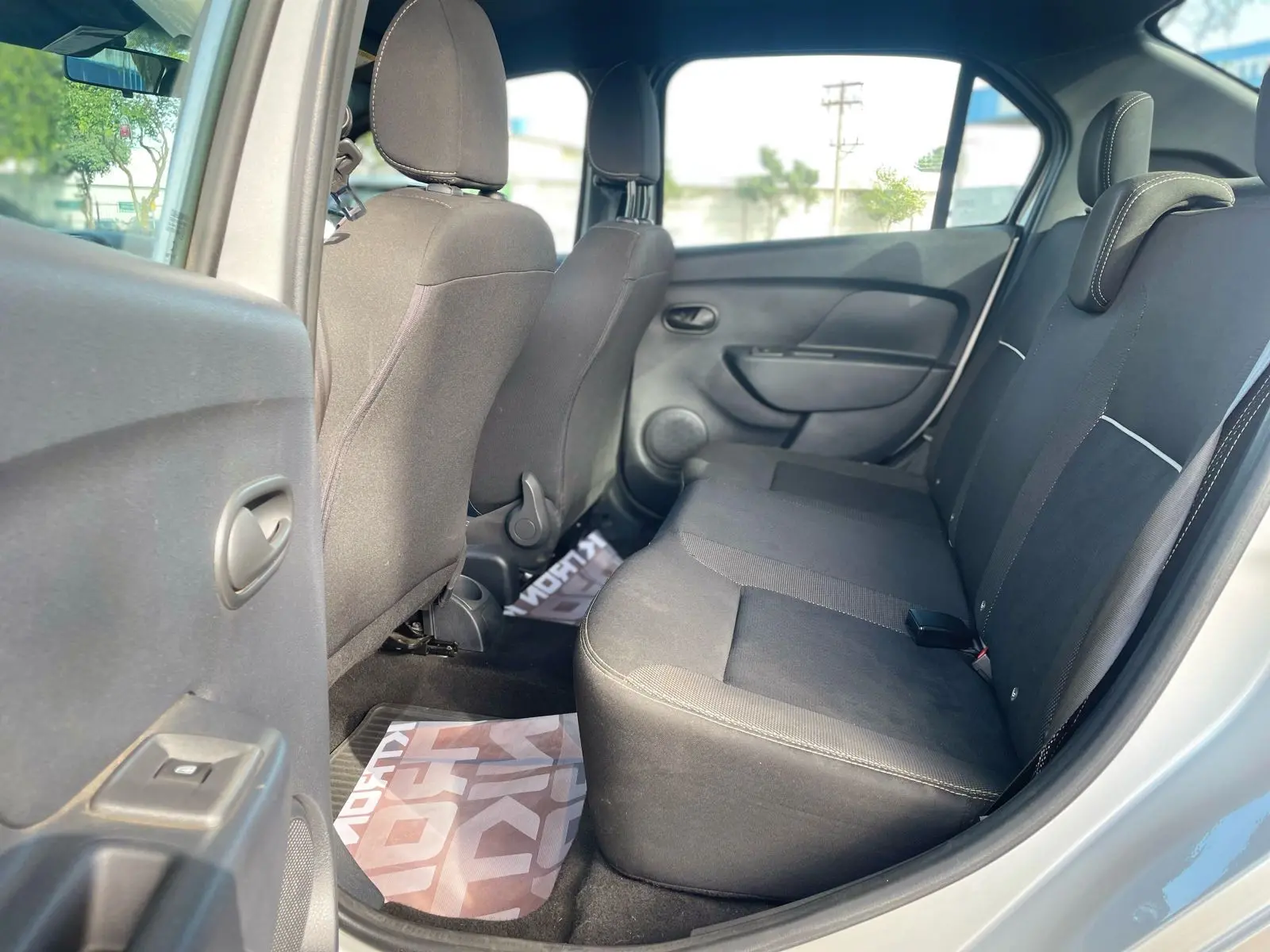 RENAULT Logan - Miniatura