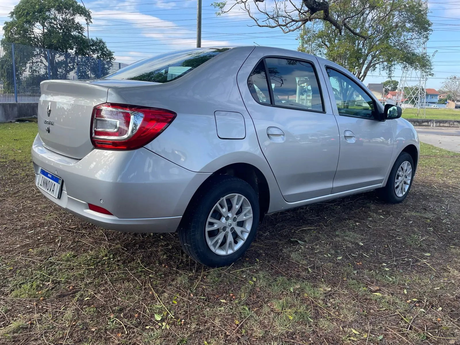 RENAULT Logan - Miniatura