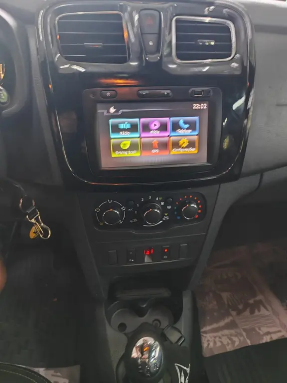 RENAULT Logan - Foto