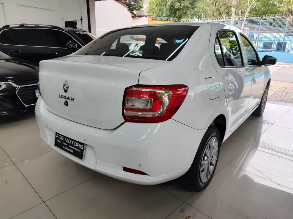 RENAULT Logan - Foto