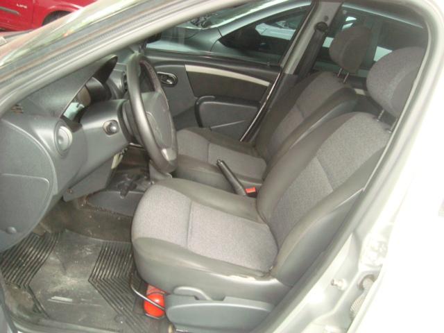 RENAULT Logan - Foto