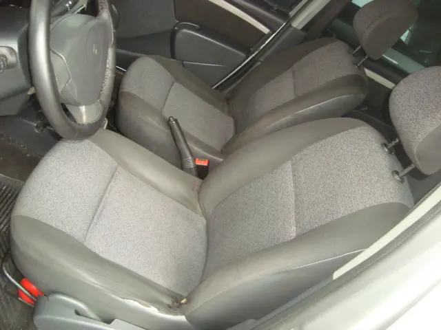 RENAULT Logan - Foto