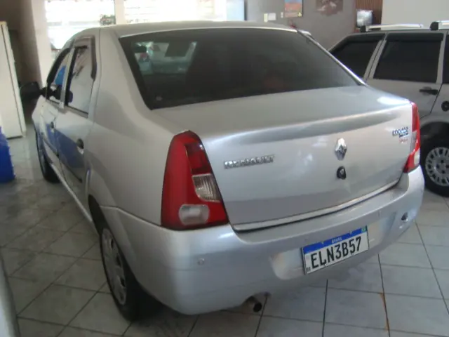 RENAULT Logan - Foto