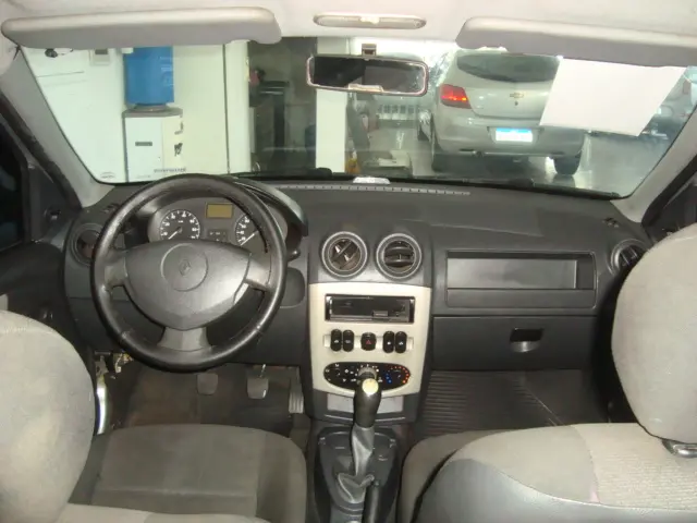 RENAULT Logan - Foto