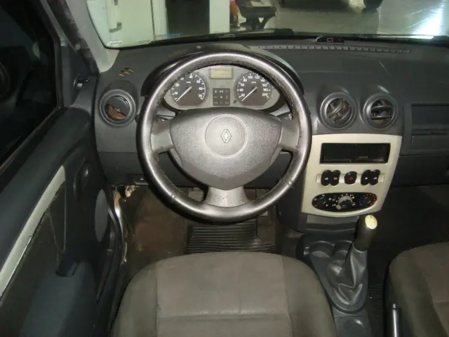 RENAULT Logan - Foto