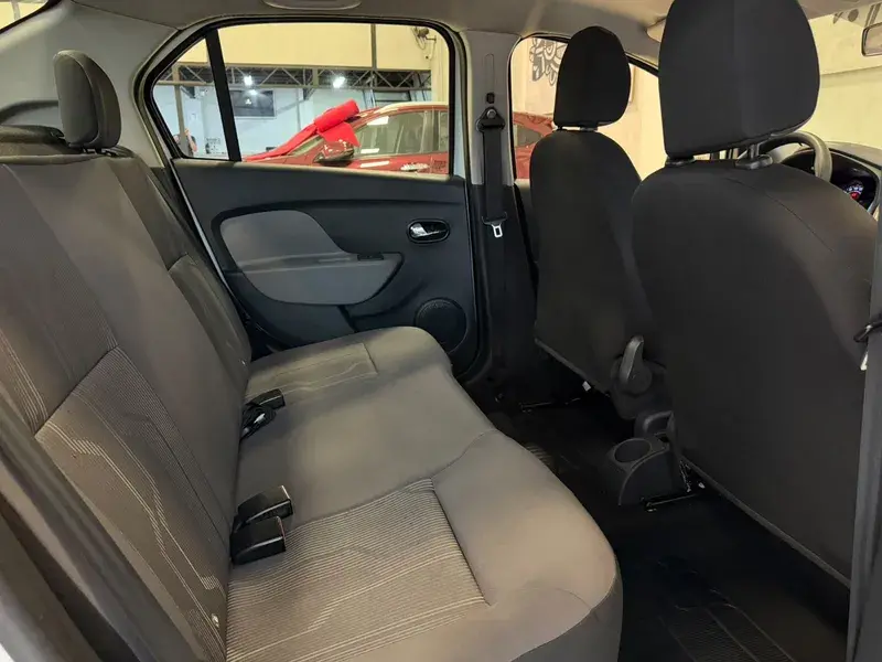 RENAULT Logan - Foto