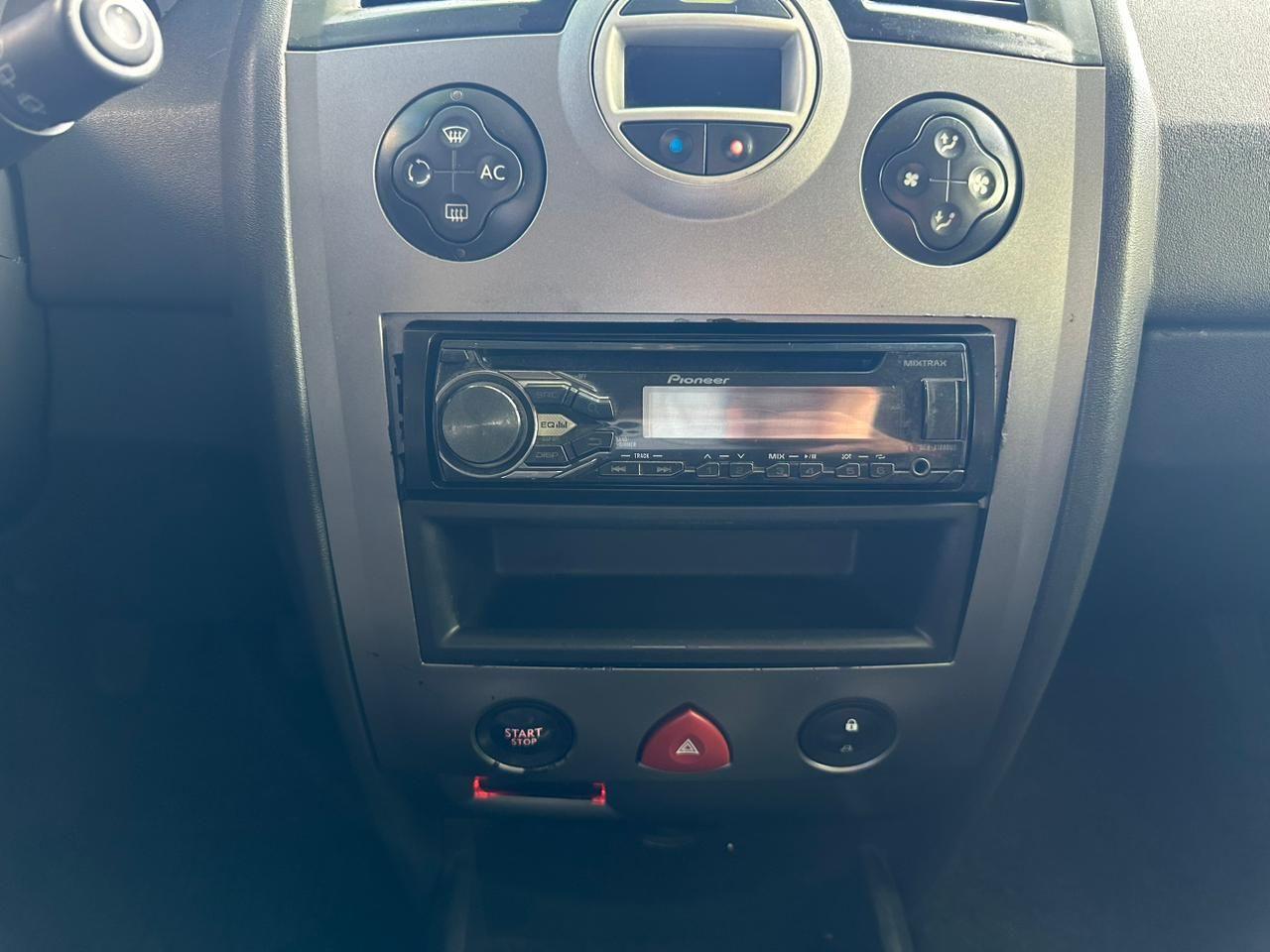 RENAULT Megane Grand Tour - Miniatura