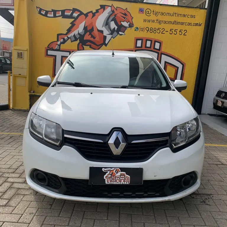 RENAULT Sandero - Foto