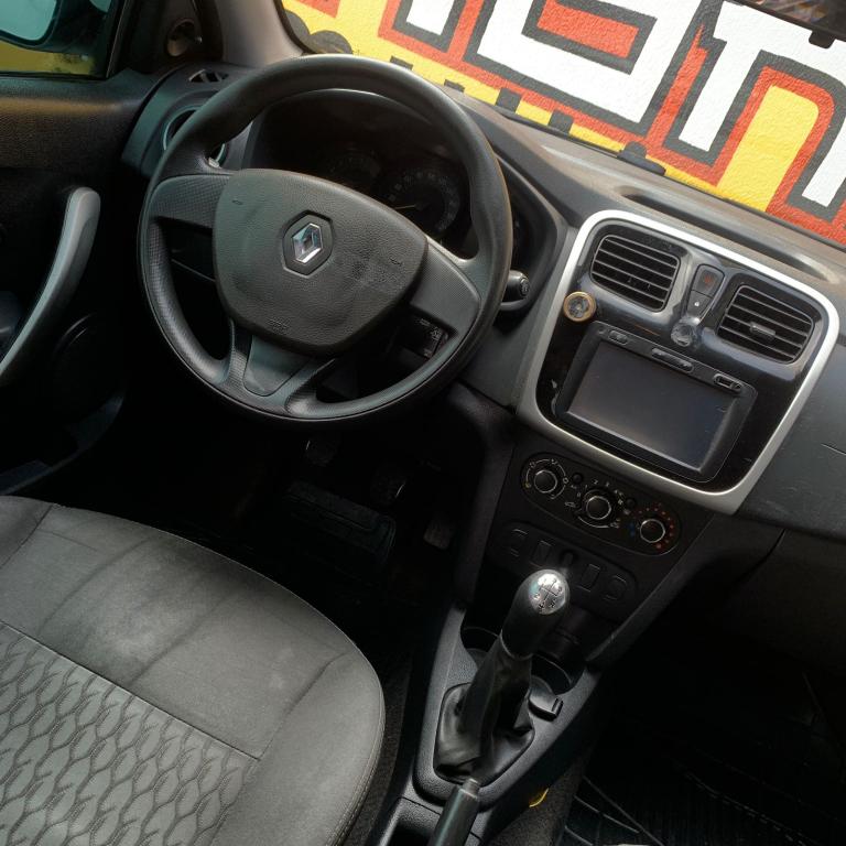 RENAULT Sandero - Foto