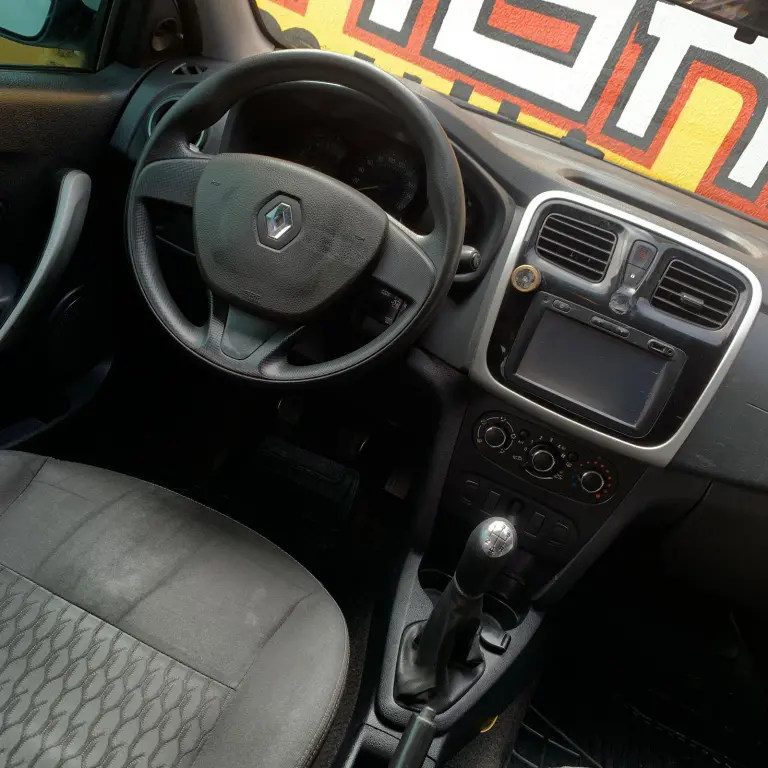 RENAULT Sandero - Foto