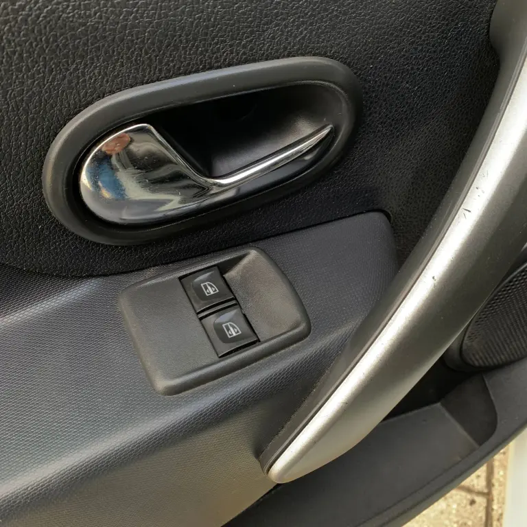 RENAULT Sandero - Foto