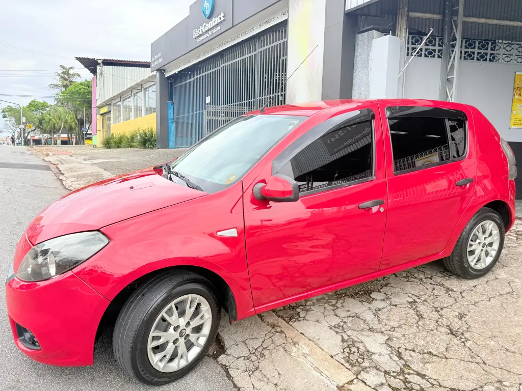 RENAULT Sandero - Foto