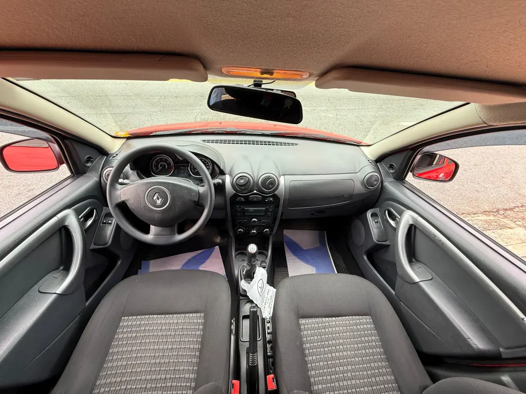 RENAULT Sandero - Foto