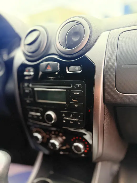 RENAULT Sandero - Foto