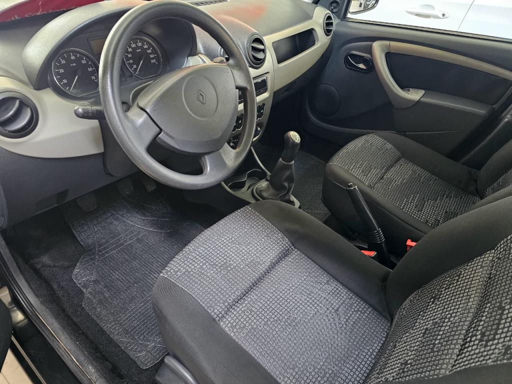 RENAULT Sandero - Foto