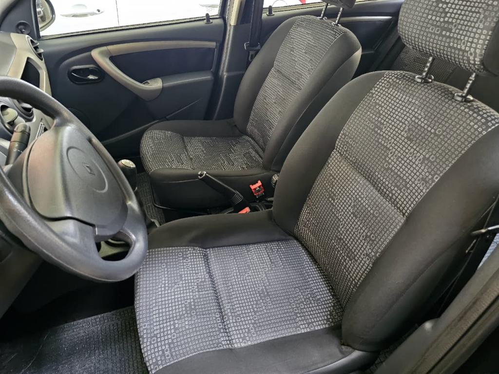 RENAULT Sandero - Foto