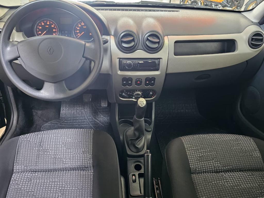 RENAULT Sandero - Foto