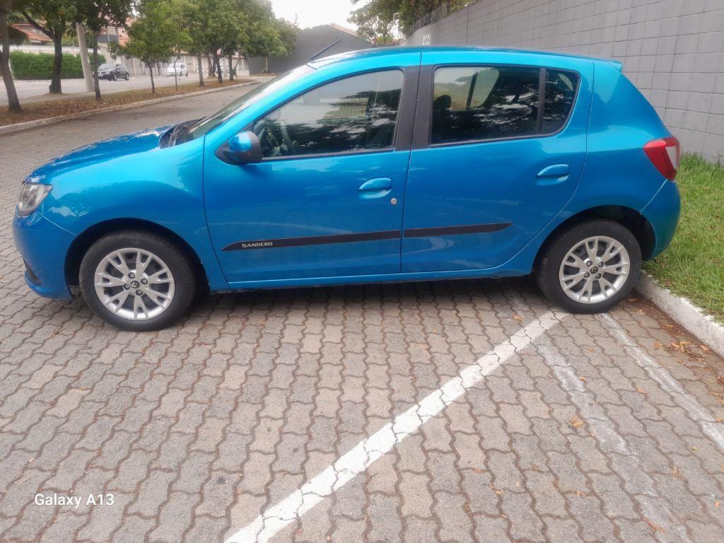 RENAULT Sandero - Foto