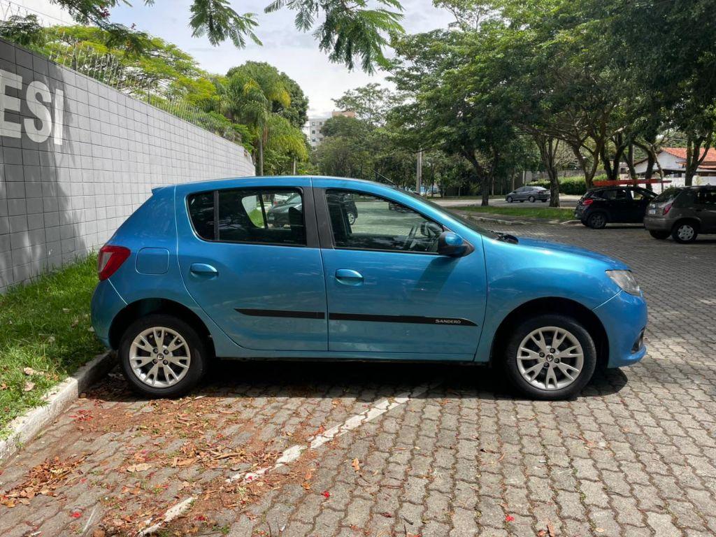 RENAULT Sandero - Foto