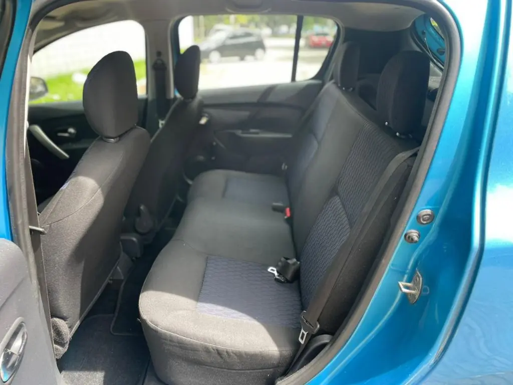 RENAULT Sandero - Foto