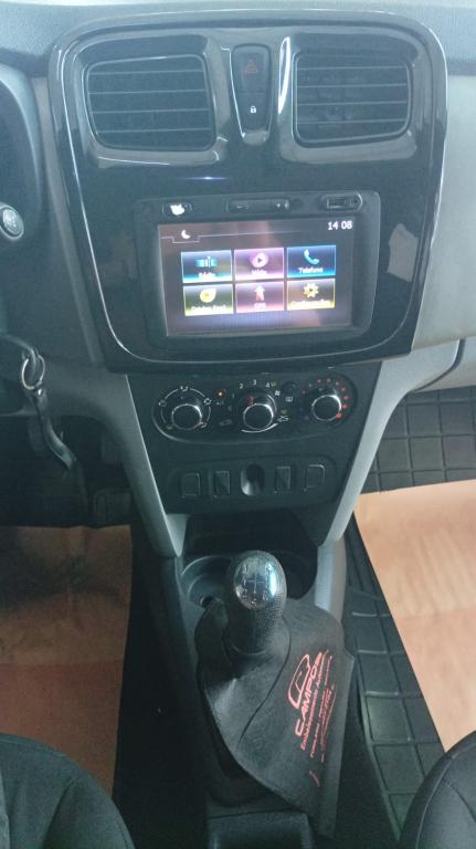 RENAULT Sandero - Foto