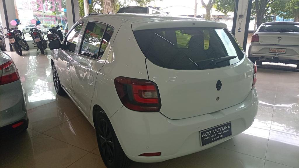 RENAULT Sandero - Foto