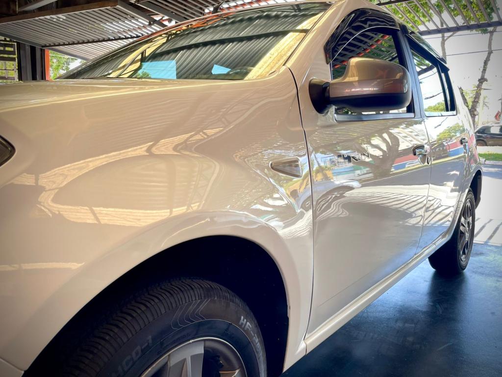 RENAULT Sandero - Foto