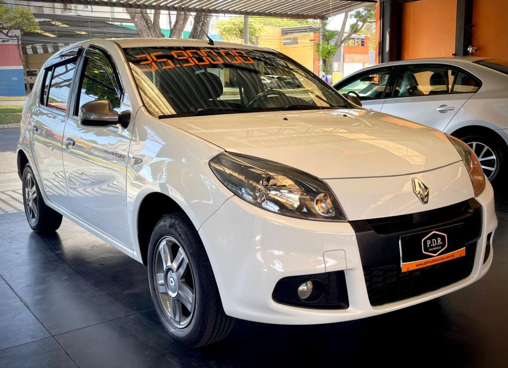 RENAULT Sandero - Foto