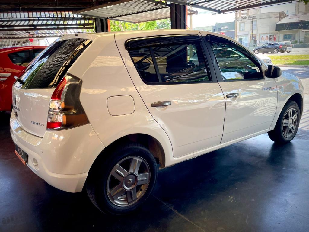 RENAULT Sandero - Foto