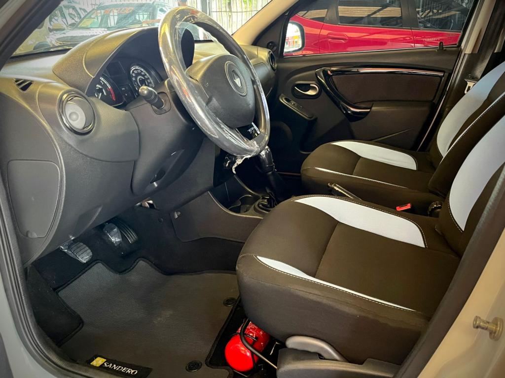 RENAULT Sandero - Foto