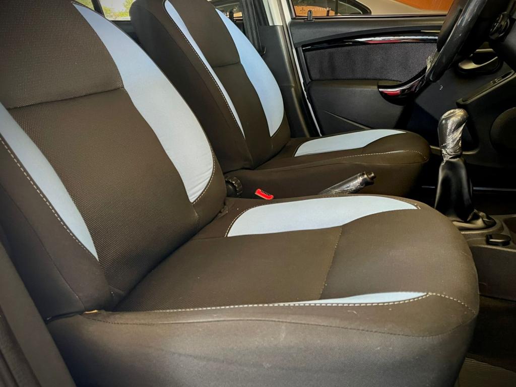 RENAULT Sandero - Foto