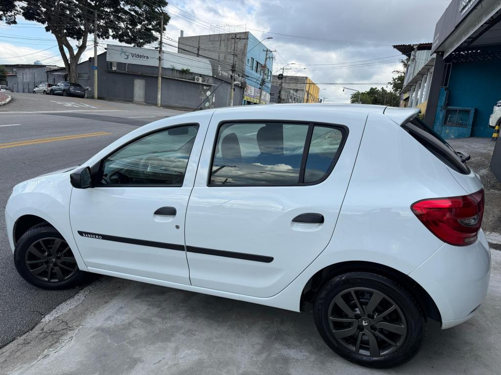 RENAULT Sandero - Foto