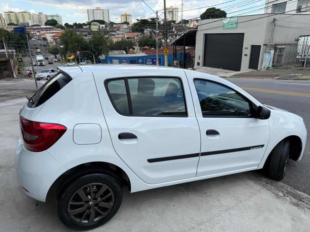 RENAULT Sandero - Foto