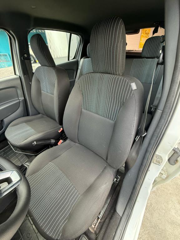 RENAULT Sandero - Foto