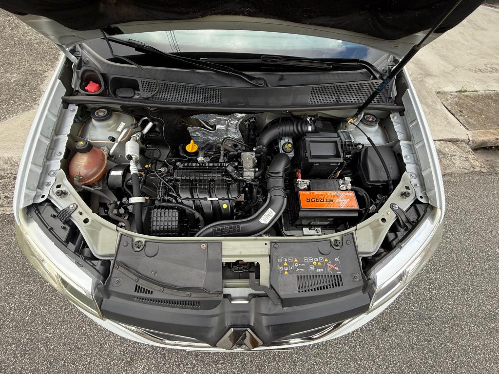 RENAULT Sandero - Foto