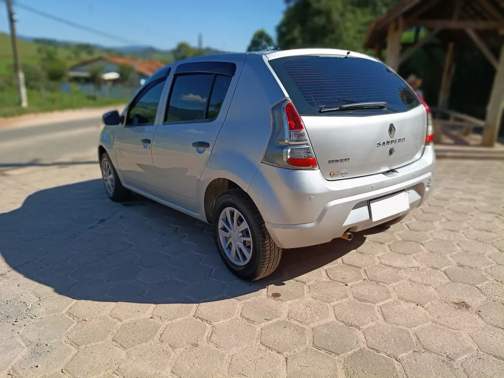 RENAULT Sandero - Foto