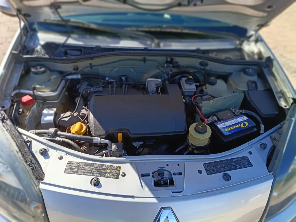 RENAULT Sandero - Foto