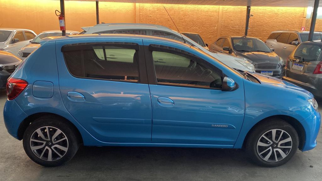 RENAULT Sandero - Foto