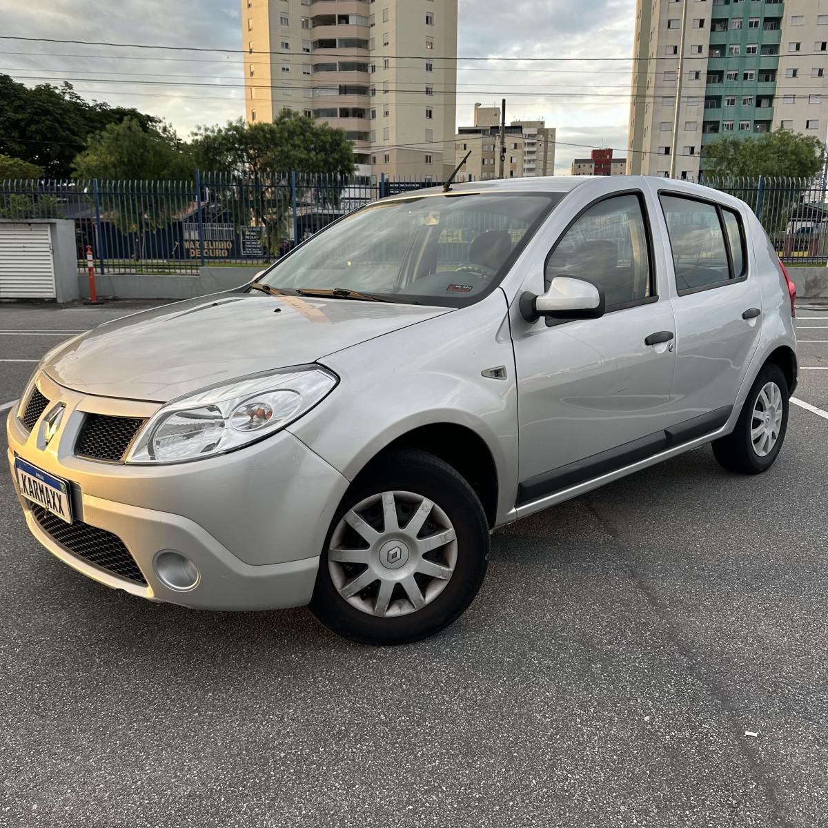 RENAULT Sandero - Foto