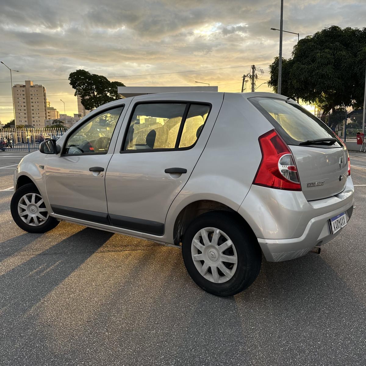 RENAULT Sandero - Foto