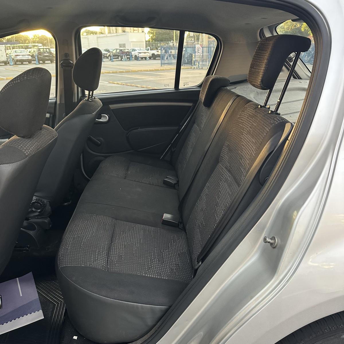 RENAULT Sandero - Foto